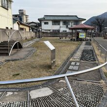 足湯の横にある健康遊歩道