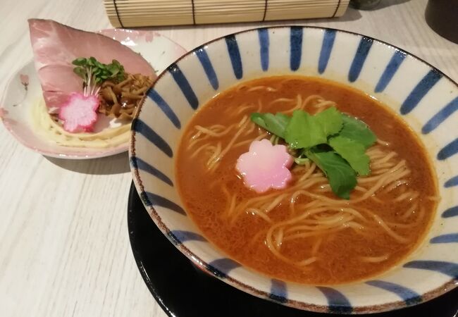 上品割烹系、駅近なラーメン屋さん