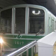 三宮駅はホームドア対応でした。