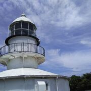 大分県内最古の灯台。東予海峡を航行する船の安全を守る。