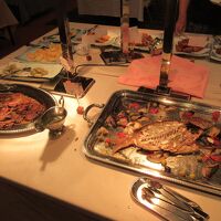 夕食バイキングの様子