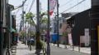 懐かしさと新しさが同居する商店街