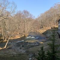 ホテルの裏を流れる阿寒川