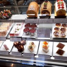 モンブランロールも気になりました