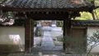 ひっそりしていました