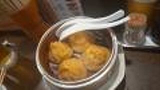 リーズナブルに本格香港料理が楽しめる人気店