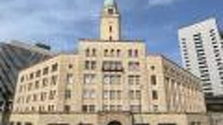 別名「クイーンの塔」。確かに緑のドームが柔らかな印象でした。