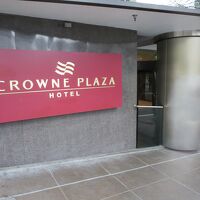 クラウンプラザホテル玄関