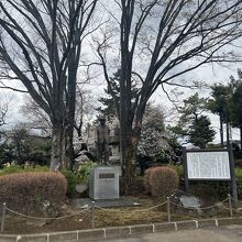 小林中氏の銅像