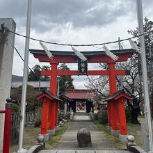 鳥居の手前から