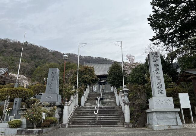 三条夫人の菩提寺、円光院にある