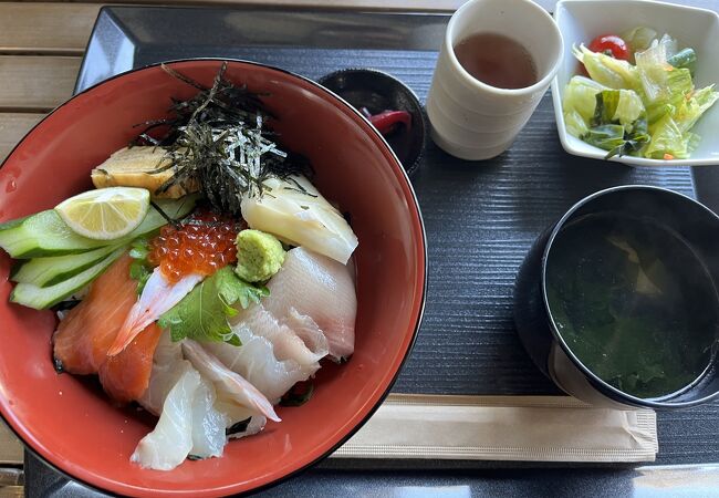 海鮮丼1500円