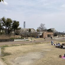 公園の外に資料館みたいのがあります