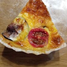 ドライソーセージとトマトのキッシュ・５４０円