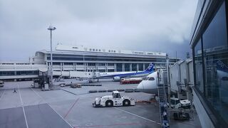 人が増えてきた那覇空港