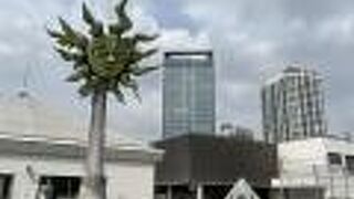 横浜そごうの屋上に岡本太郎作品