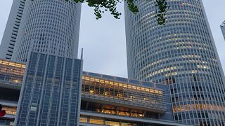 4月の夕方に桜通口側から眺めました