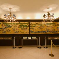 フロントには和な感じの屏風があしらわれていてナイス。