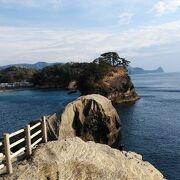 奇岩をのぞむ伊豆半島西部の景勝地