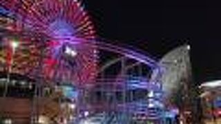 日中の景色より、夜間のイルミネーションの中で見るのが最も見ごたえが有ると思います。