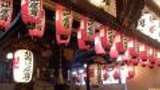 大阪梅田の繁華街である阪急三番街に祀られているお地蔵さん