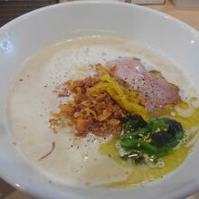 真鯛白湯らぁめん　８５０円