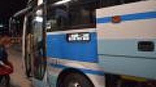 乗り換えず京都まで行けるが、渋滞に注意。