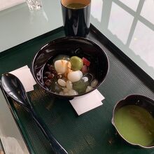 濃い抹茶をかけていただきます。