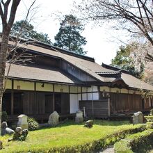 中庭から見た書院