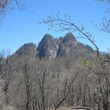 九十九越近くから見る傾山山頂