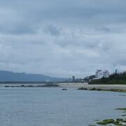 古宇利島を望むホテルのプライベートビーチ