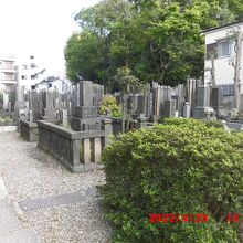 墓地ですが、歌川豊國の墓は見つけられず