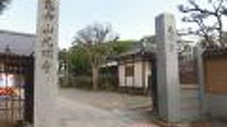 「二世　歌川豊國の墓」がある天台宗のお寺