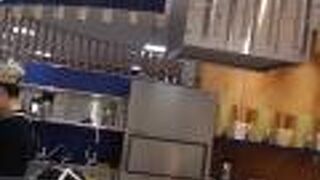 横浜東口にある