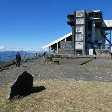 晴れの山頂駅