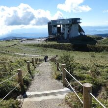 箱根元宮からロープウェイ山頂駅の眺め