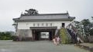 無料で入れる城門　銅門