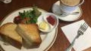 素敵な店内で優雅なモーニング