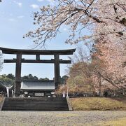 明治になって後醍醐天皇を祭神として創建された神社