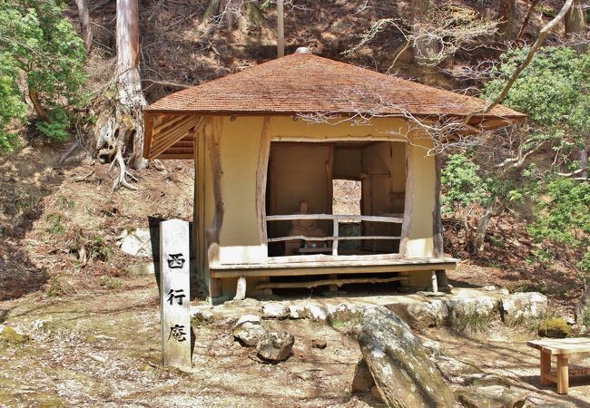 この一間で吉野の山奥に侘び住まい？