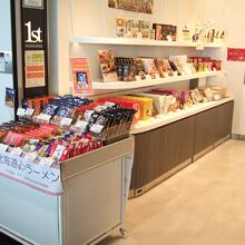 お菓子だけでなくラーメンもありました