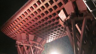 夜はライトアップがキレイ