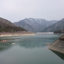 「永源寺ダム」によって形成されたダム湖は「永源寺湖」
