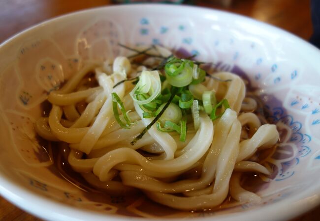 不便なところにあるが，行くだけの価値がある。ホントーにうまいうどん。