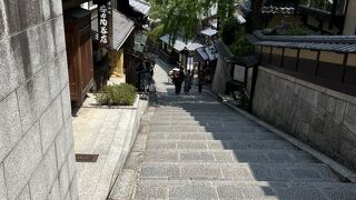 清水坂から北方向に伸びる坂です