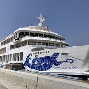 アートの島・直島へ片道20分の気持ちいいフェリー旅