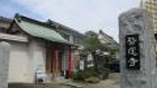 諏訪台通りにあり