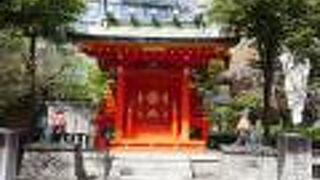 シンプルな稲荷神社。