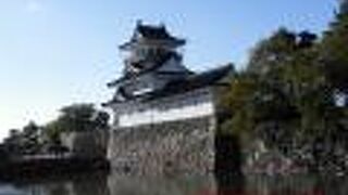 第二次大戦の空襲被害からの復興記念の恒久建築物として