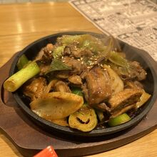 熱々ホルモン炒め